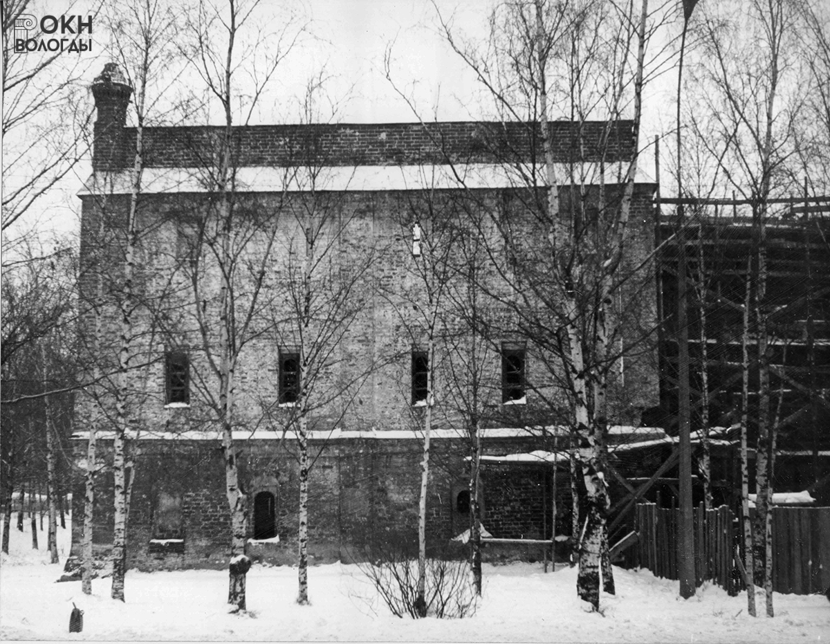 Восточный фасад, 1981 год