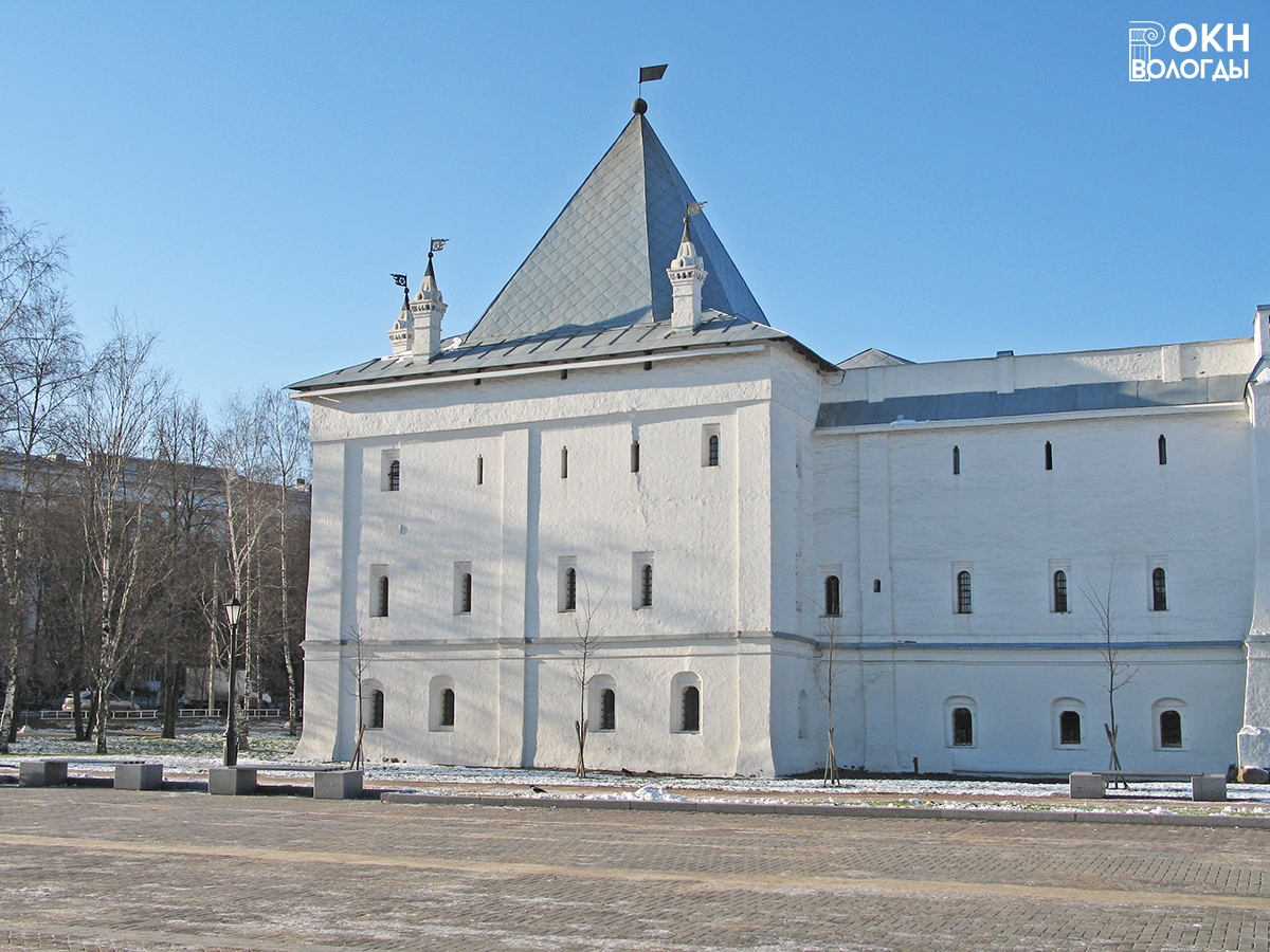 Юго-Западная башня, вид Кремлёвской площади, 2009 год
