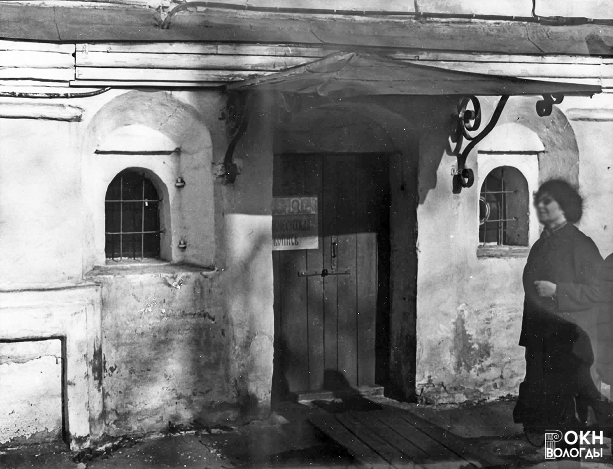 Вход на первый этаж, южный фасад, 1981 год
