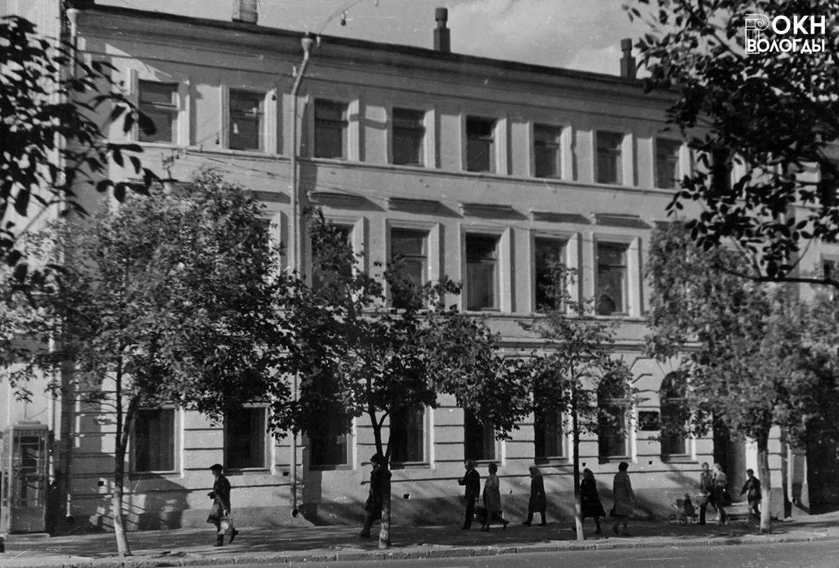Главный (юго-западный) фасад, 1975 год