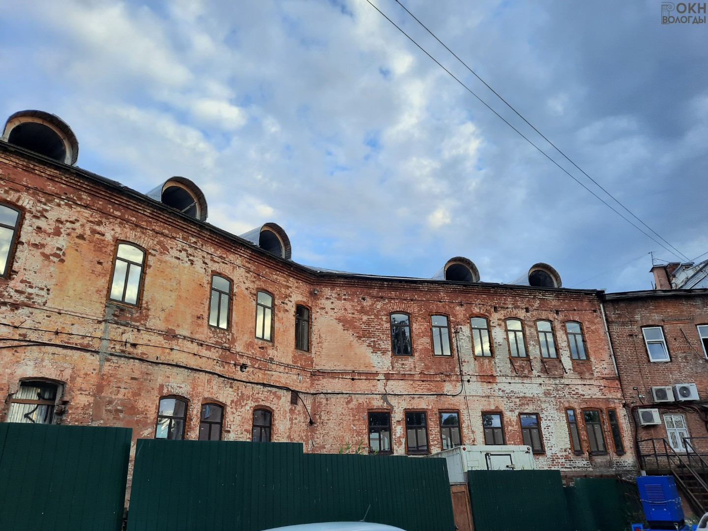 Вид со двора в ходе реставрации