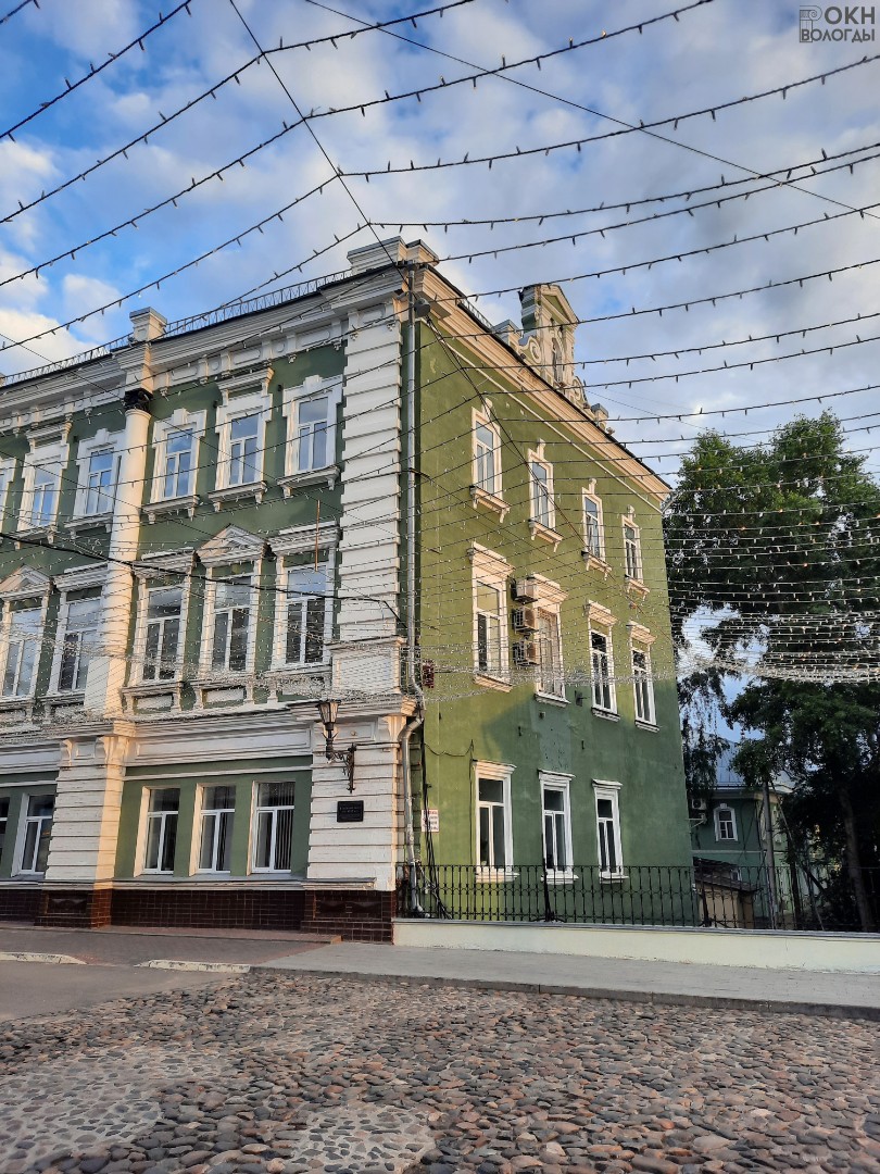 Общий вид с каменного моста