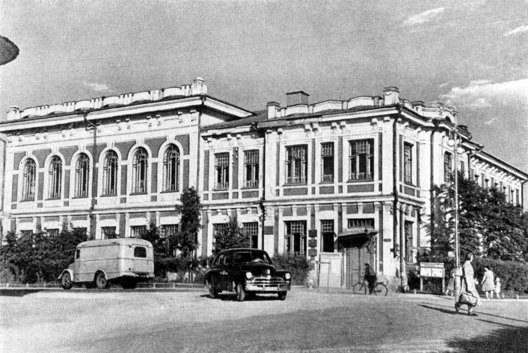 Дом политического просвещения Вологодского обкома и горкома КПСС // Вологда [фотоальбом]. Вологда, 1961. Илл. 10.