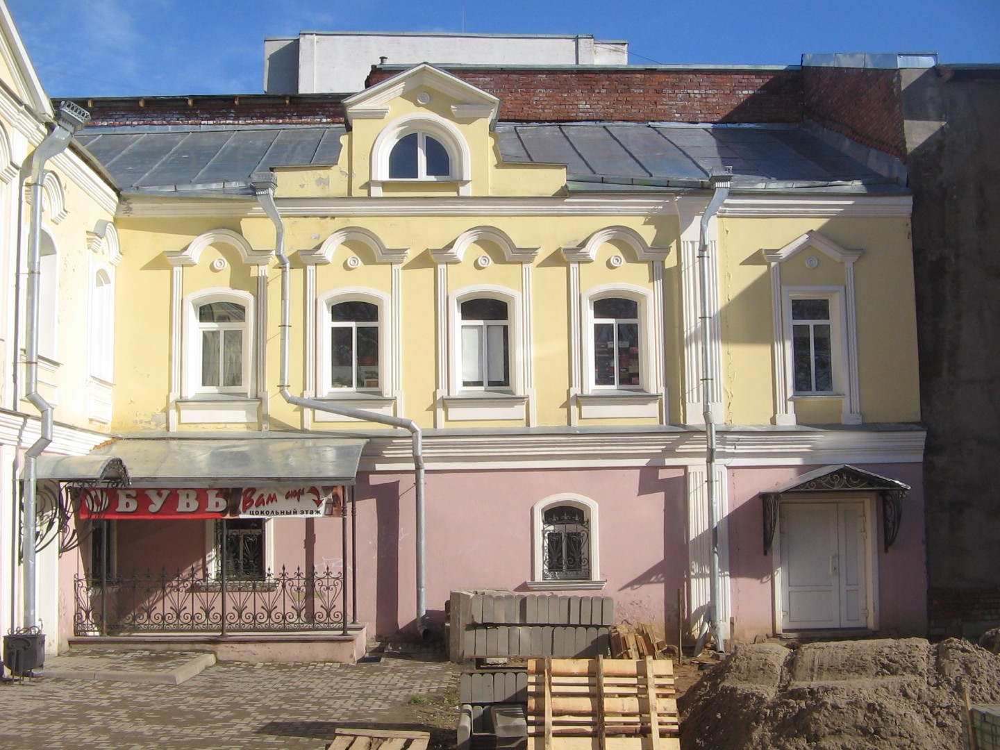 Главный фасад второго корпуса, 2007 год