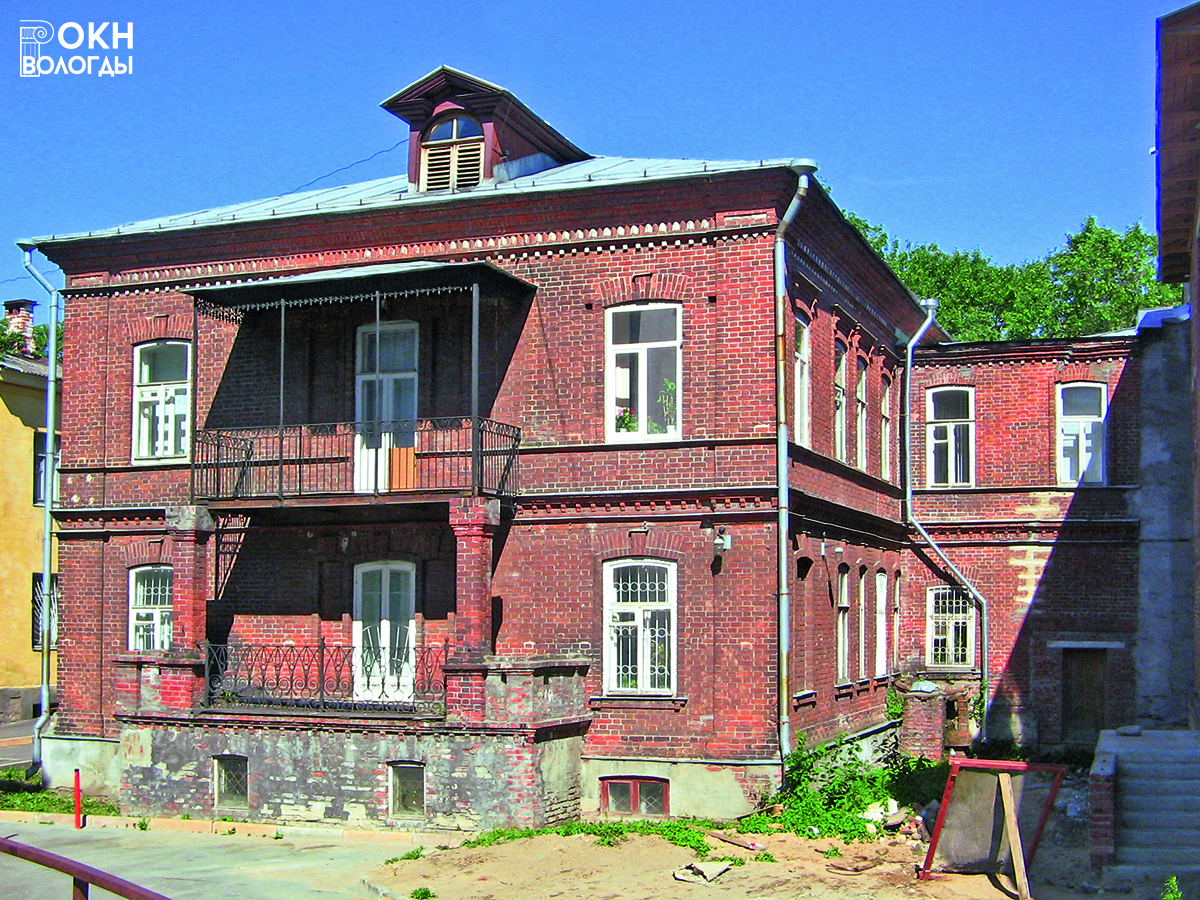 Дворовый (юго-восточный) фасад, 2007 год