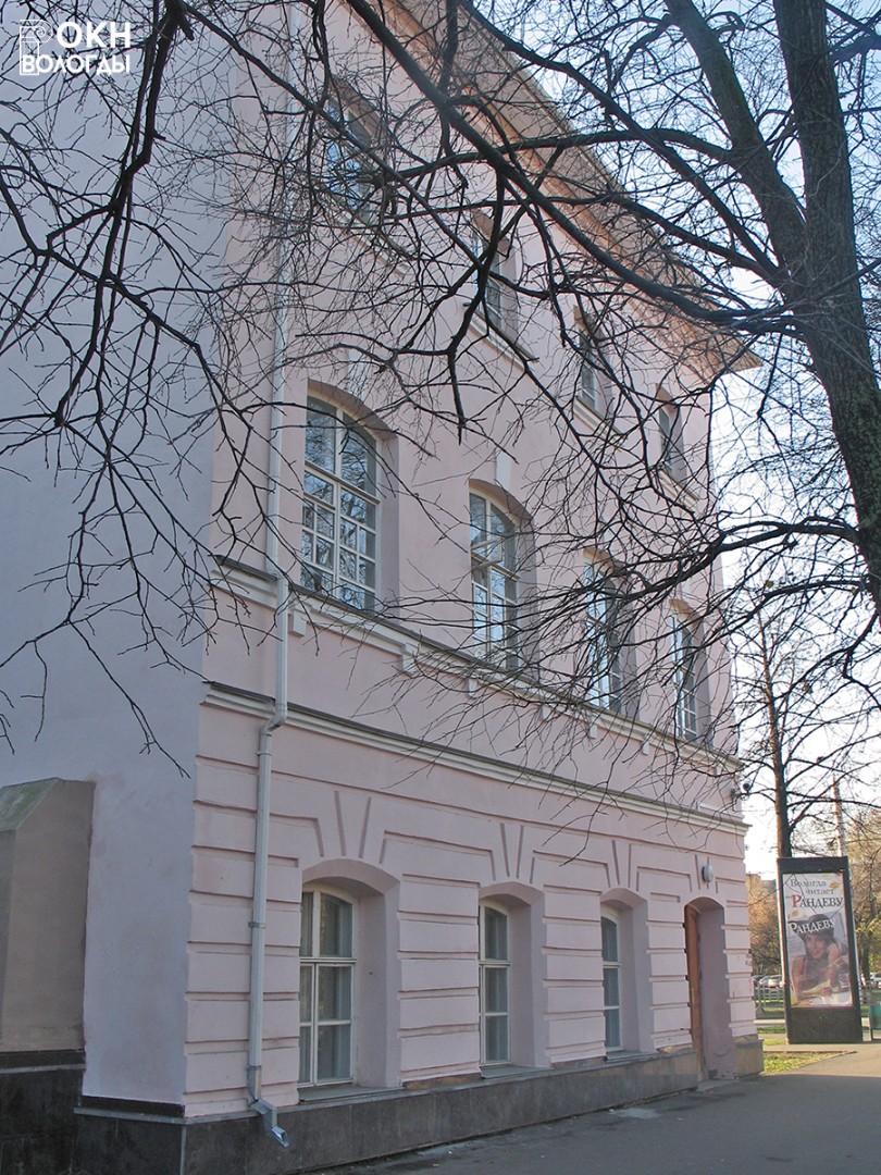 Главный фасад, 2010 год