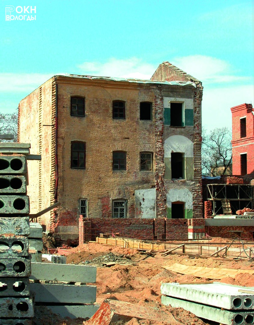 Вид с юга в ходе реконструкции здания, 2003 год