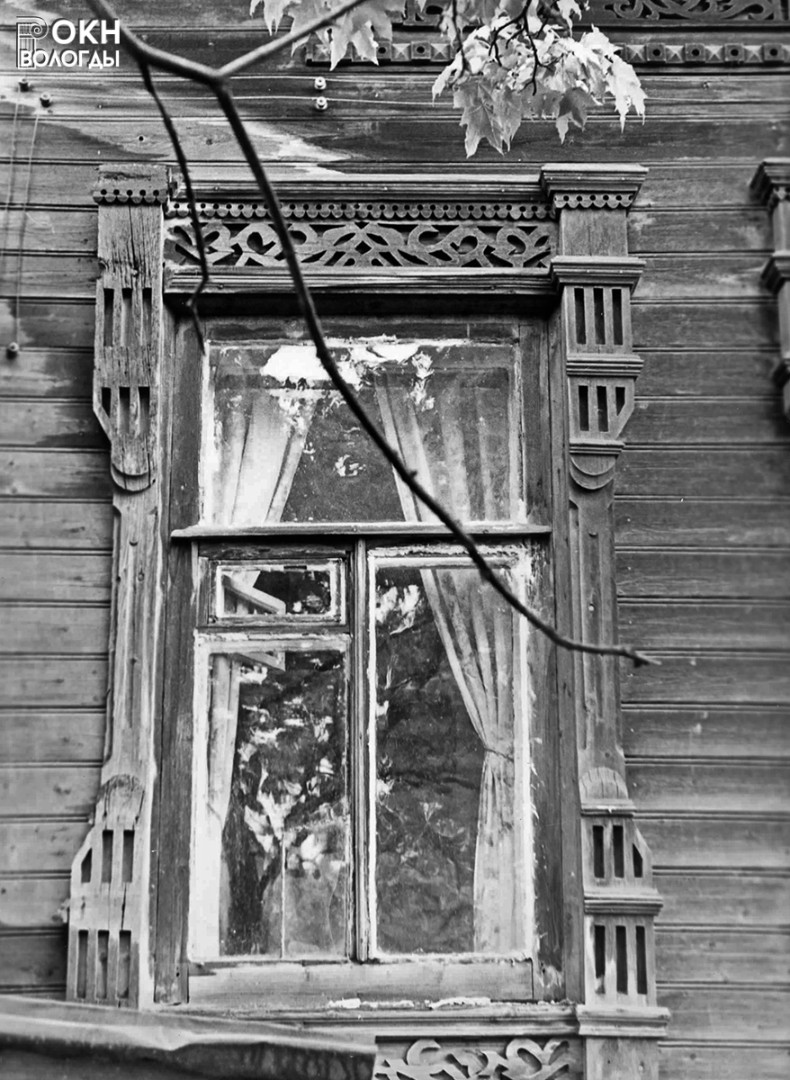 Окно, декор наличника дома улице на Добролюбова, 18, 1977 год