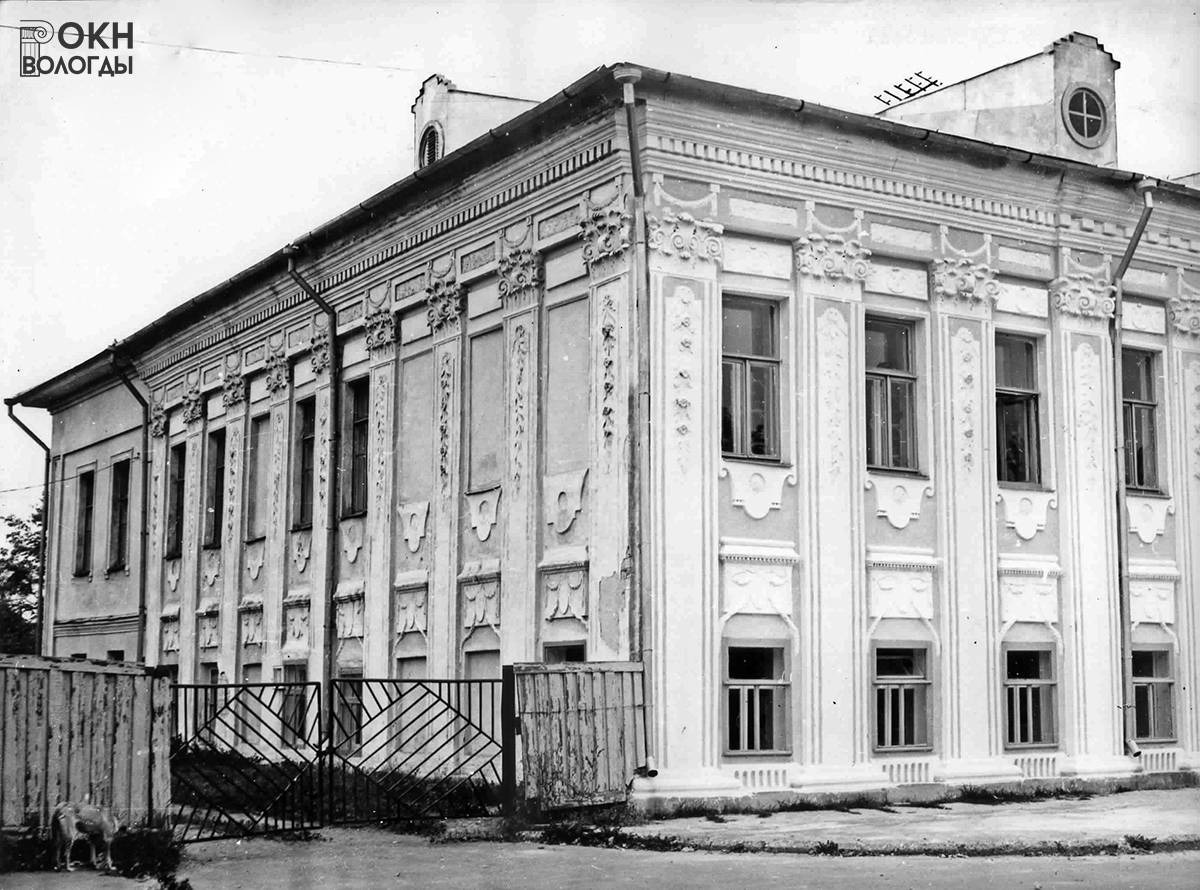Вид бокового западного фасада с юго-запада, 1983 год