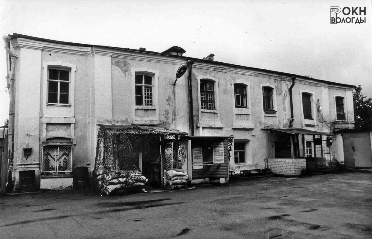Дворовый (северный) фасад, 2003 год
