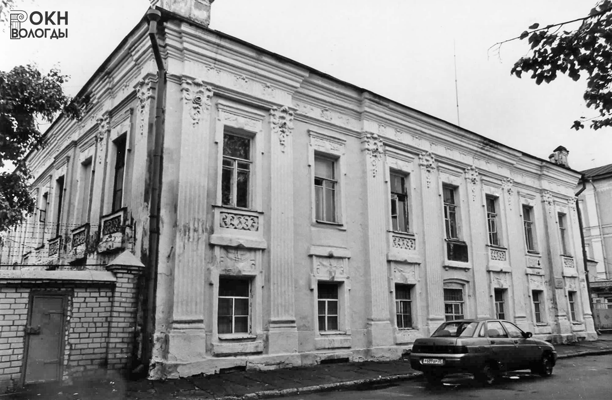Вид главного фасада с юго-запада, 2003 год