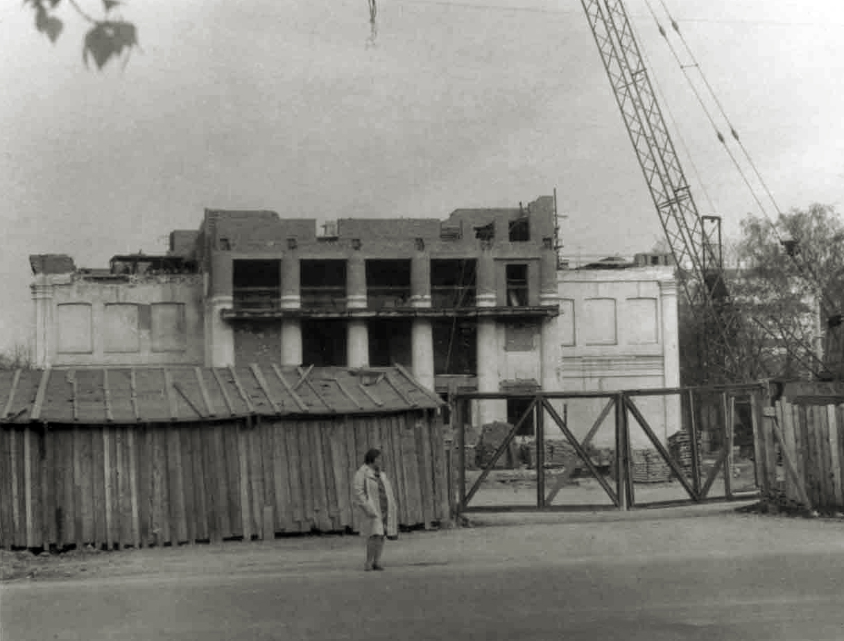 Главный фасад в ходе реконструкции здания, 1978 год