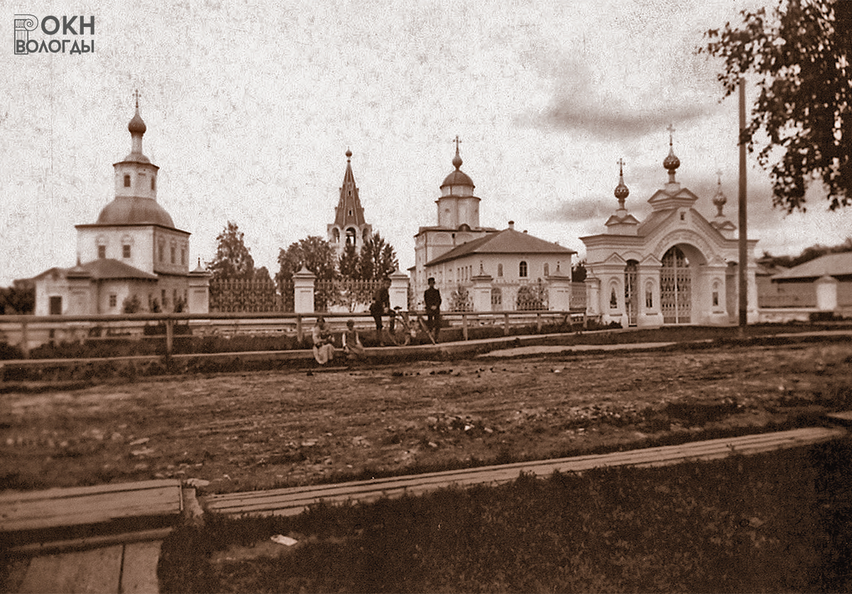 Ансамбль Владимирской и Гавриило-Архангельской церквей с колокольней и Святыми вратами с часовней, 1910-е годы