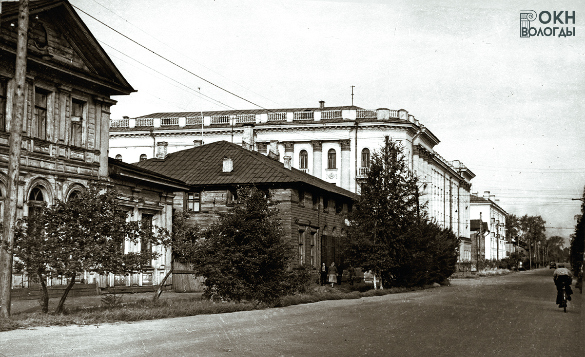 Вид с востока вдоль улицы Октябрьской, 1960-е годы