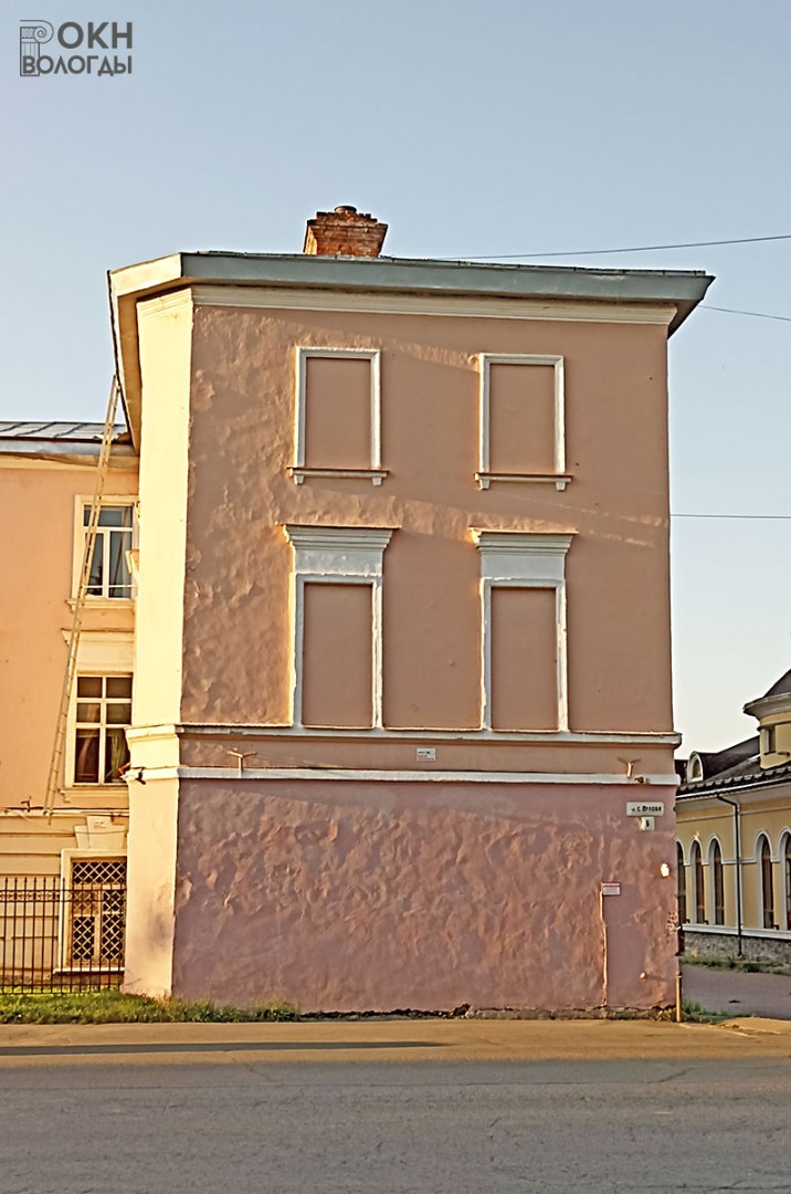 Южный фасад восточного крыла