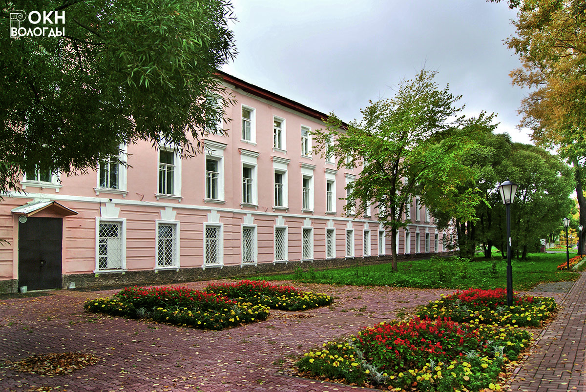 Главный фасад, 2011 год