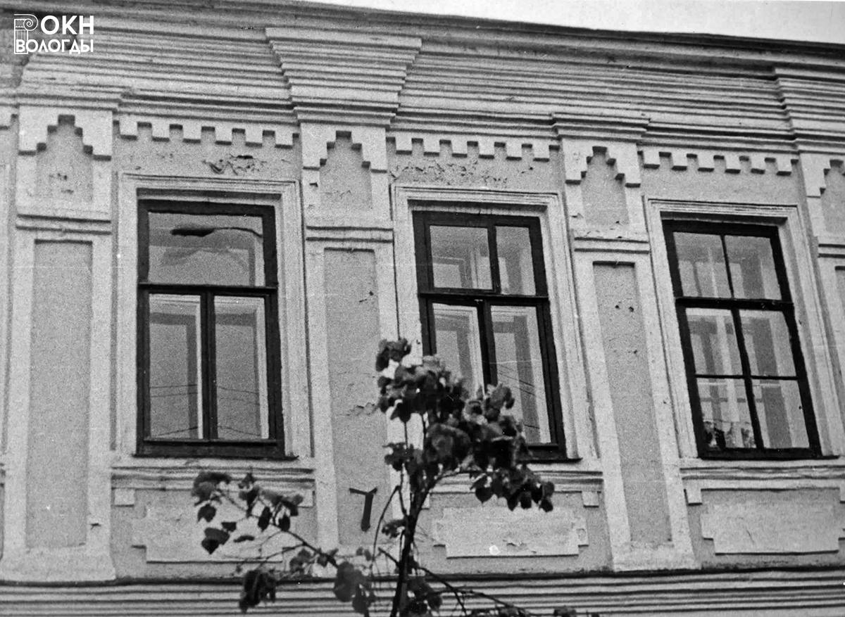 Фрагмент северного фасада, окна второго этажа, 1977 год