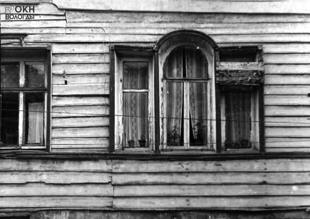 Фрагмент окна восточного фасада, 1977 год