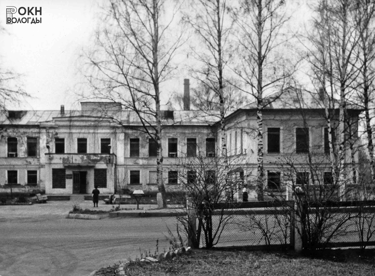 Южное крыло и центральная часть здания, вид с запада, 1986 год