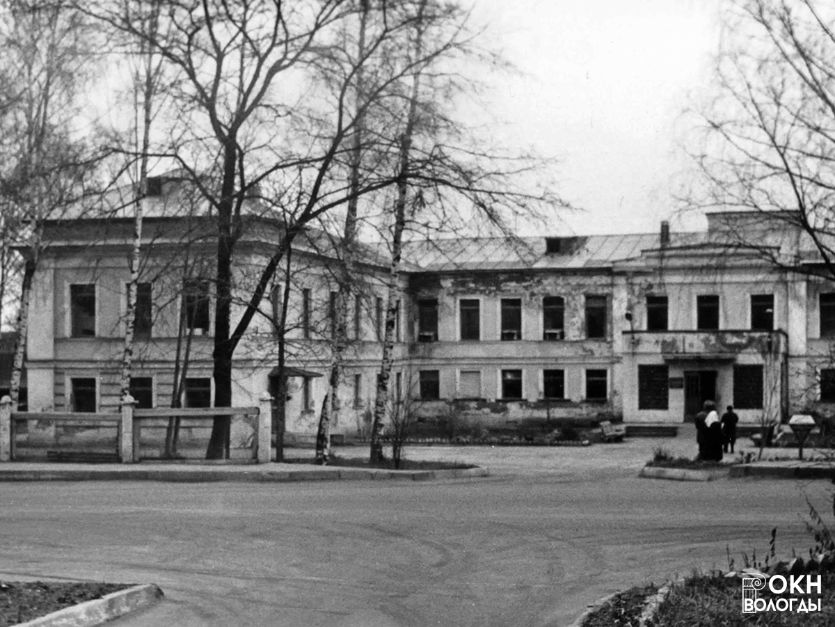 Северное крыло и центральная часть здания, вид с юго-запада, 1986 год
